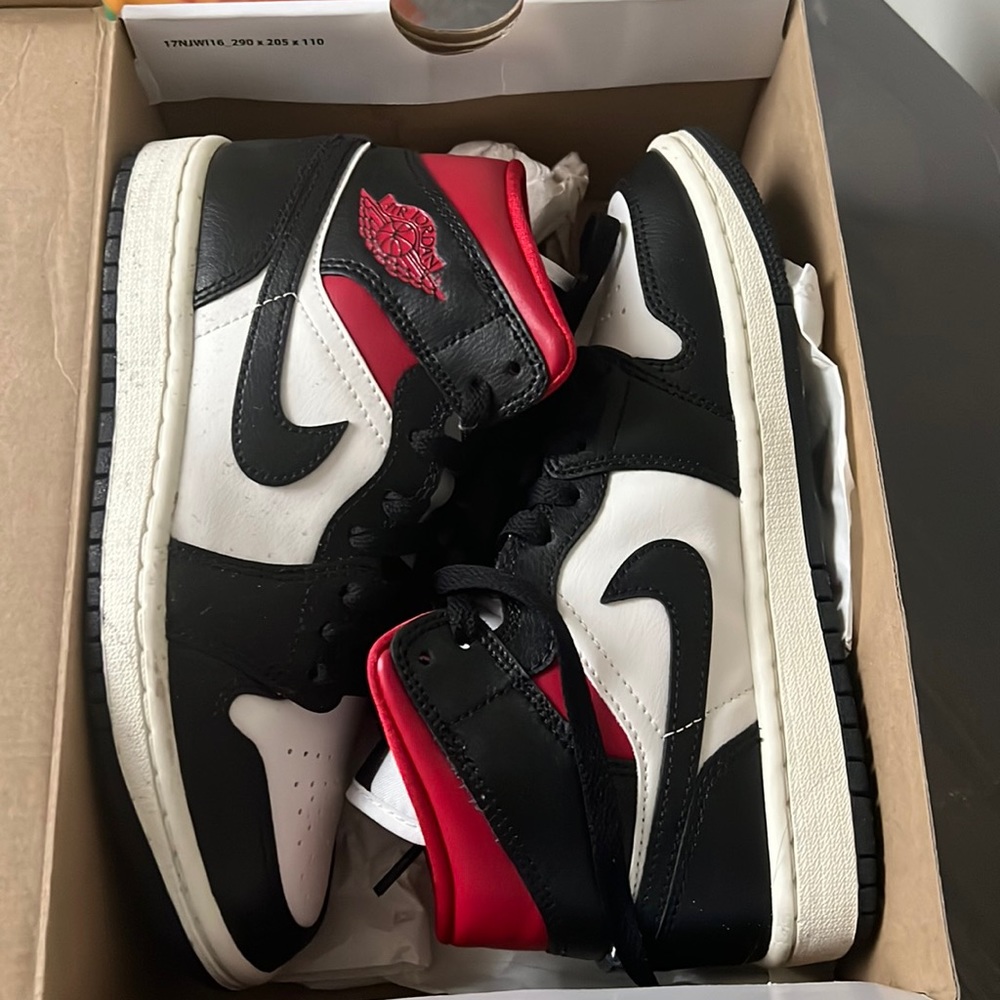 I am selling women’s air Jordan 1 mid worn twice